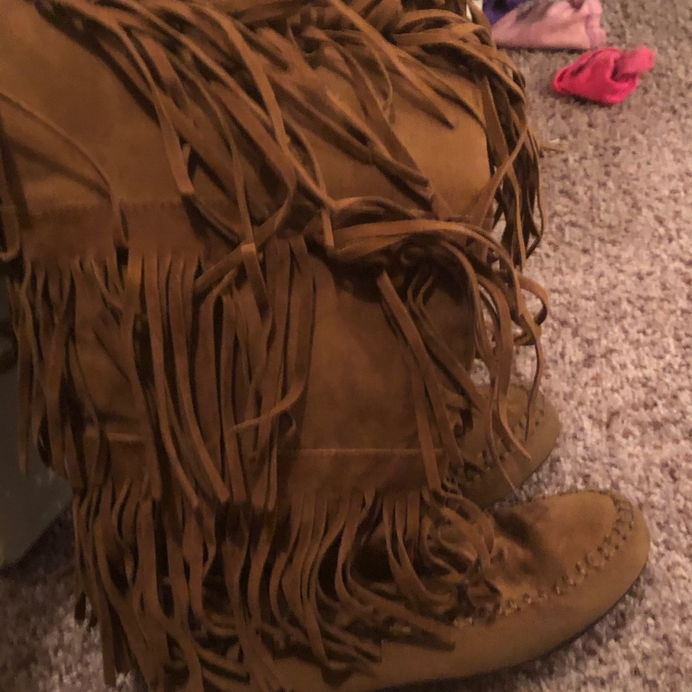 2 Boots - Picture 2 of 2